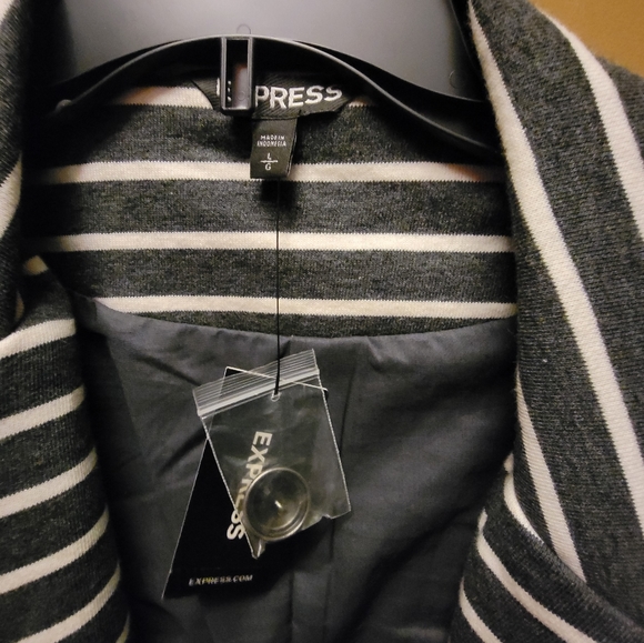 Two LARGE CROPPED BLAZERS "BOGO DEAL" Express Women - Picture 3 of 4